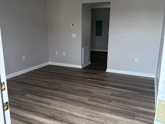 4th image of 32-34 E Madison Ave