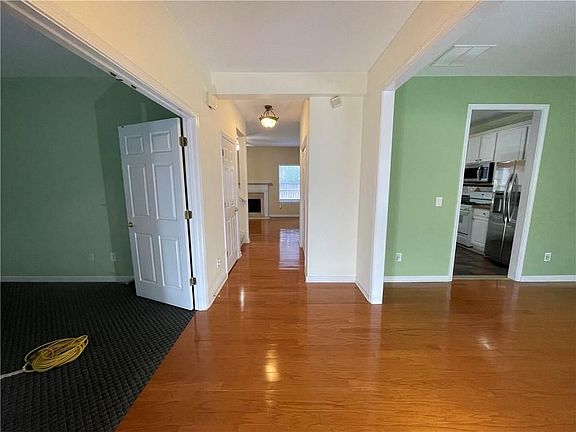 4th image of 4066 Parkway Cir