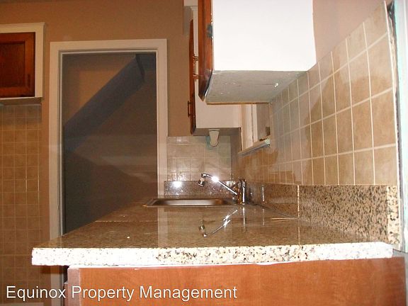 3rd image of 19201 Hamburg St