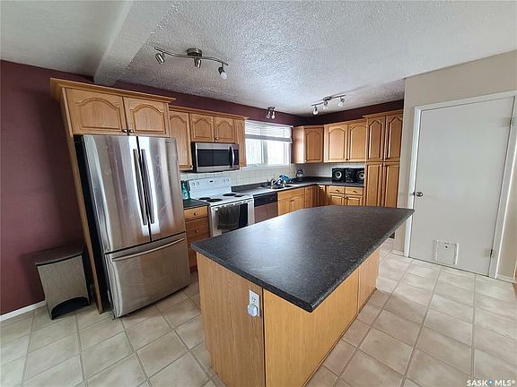 4th image of 8 Danton St