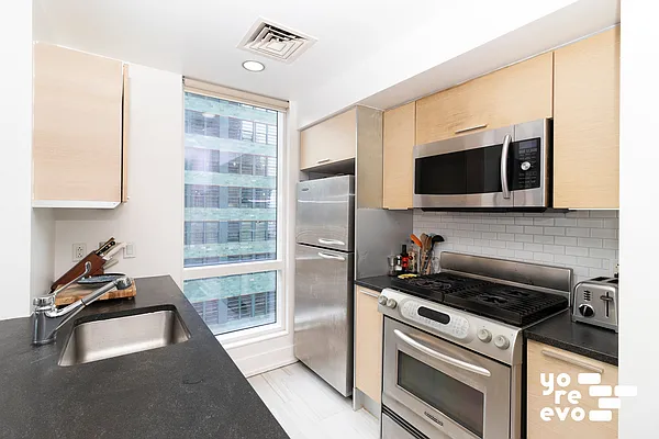 Sold by Yoreevo, LLC | media 4