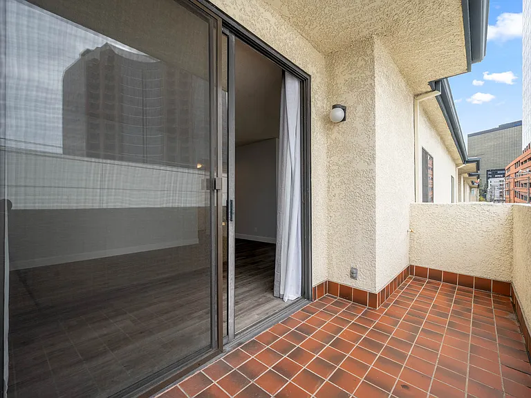 11800 Goshen Ave — Photo 4
