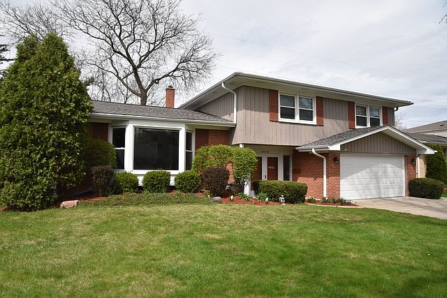 1st image of 710 E Ivy Ln