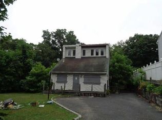 55 Poospatuck Ln, Mastic, NY 11950
