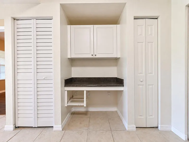 356 SE Rogers Ct — Photo 10