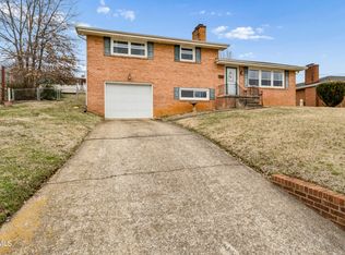 1016 Whippoorwill Ln, Kingsport, TN 37660