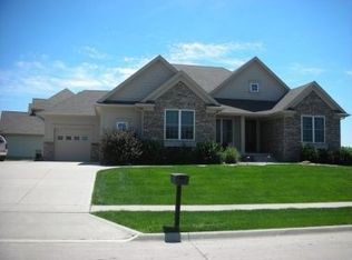 4003 152nd St, Urbandale, IA 50323