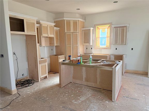 4th image of 20804 Emerald St