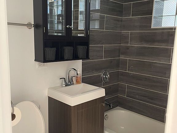 5th image of 2042 W Birchwood Ave #1