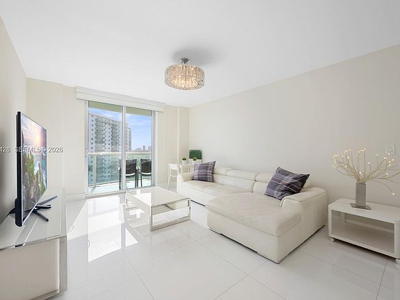 3rd image of 19370 Collins Ave APT 916