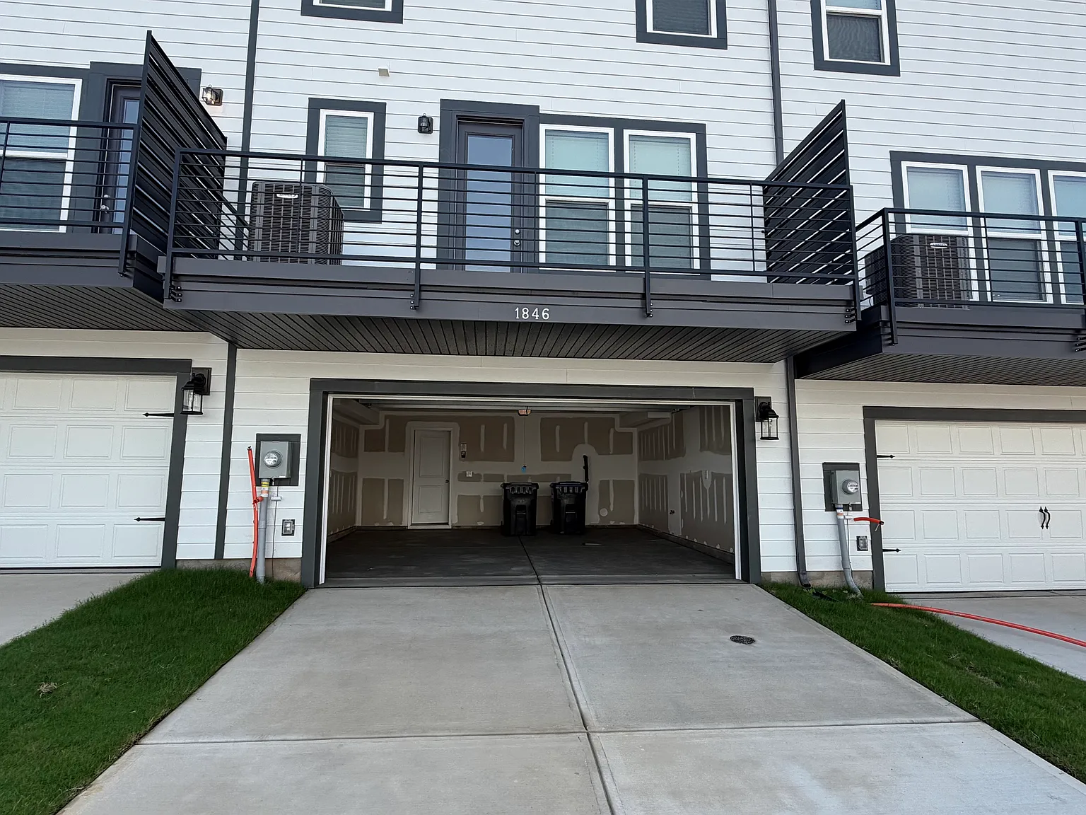 4 bed, 3.5 bath, 1918 sqft, $2,475 — Photo 4