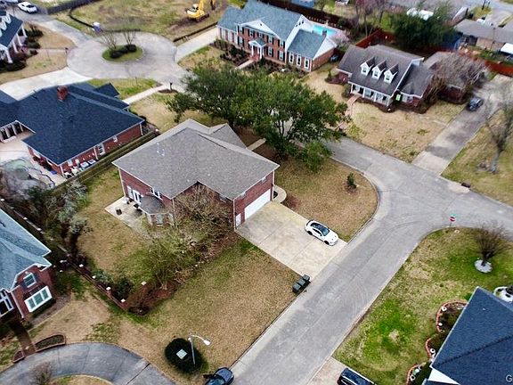 3rd image of 3909 Saint Philippe Dr