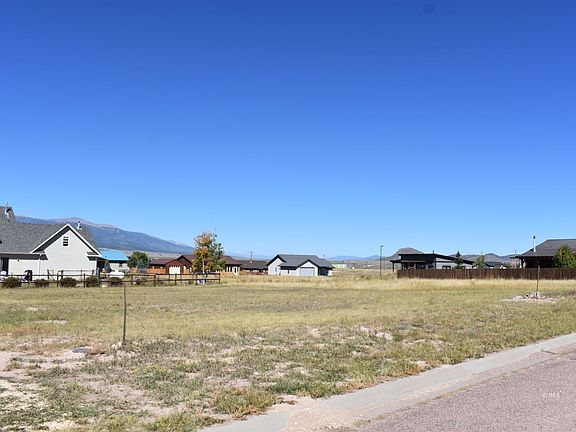 2nd image of 104 Crista Ln