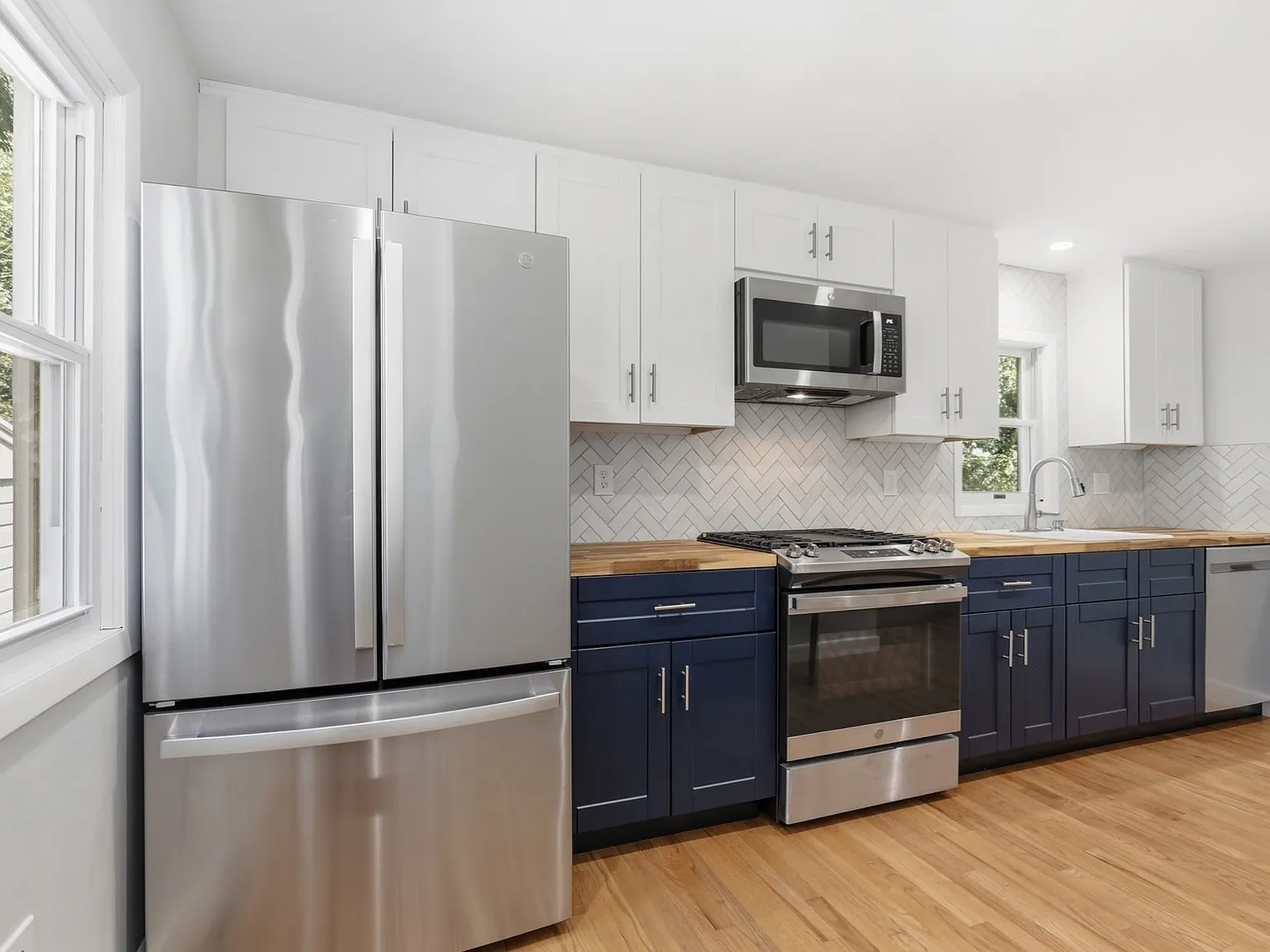 2 bed, 1.0 bath, 912 sqft, $2,550 — Photo 2