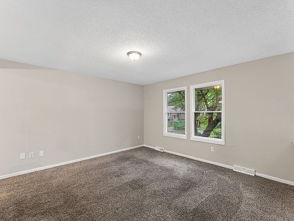 5th image of 416 SE Claremont St