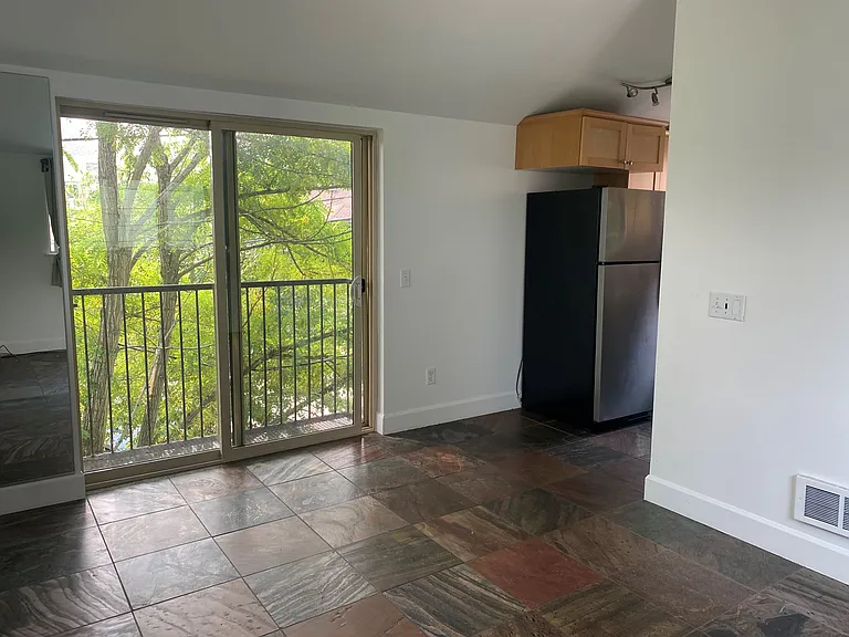 2516 E Denny Way #F — Photo 2