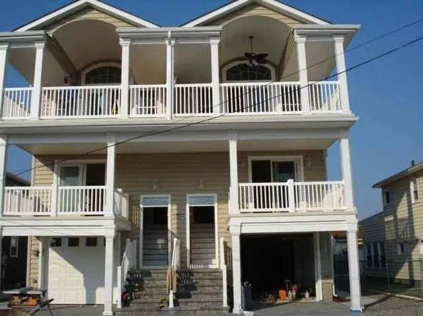 129 82nd St #E, Sea Isle City, NJ 08243