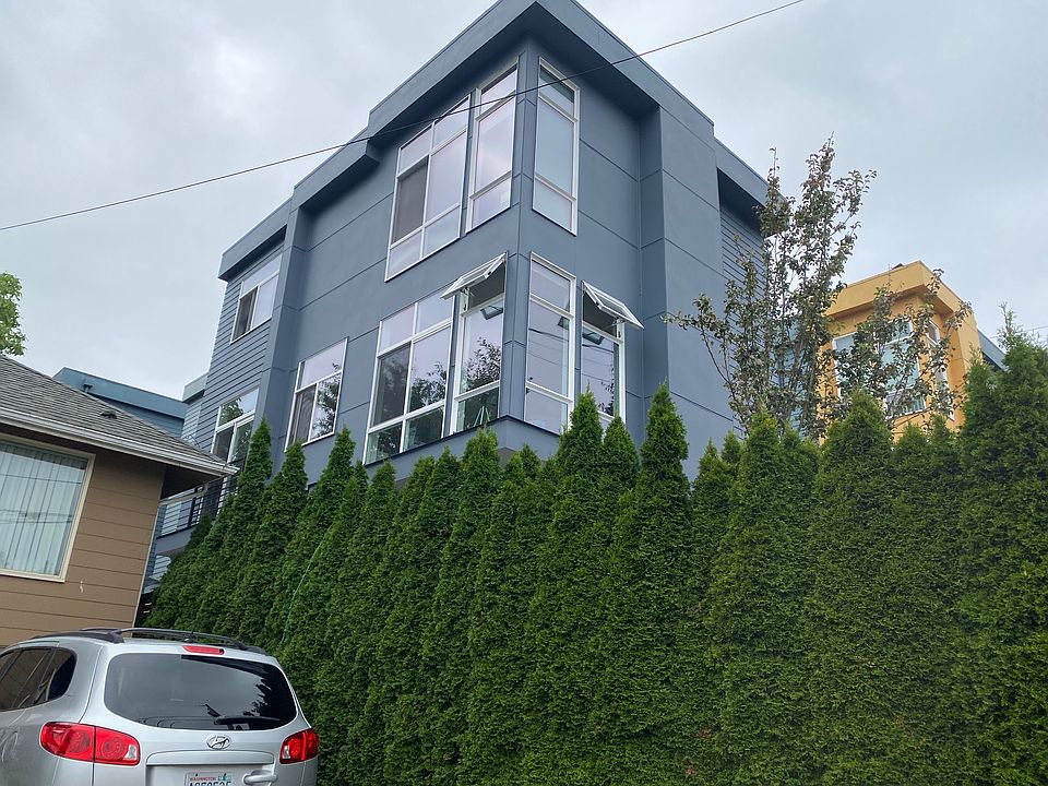 Standalone townhouse with nice views