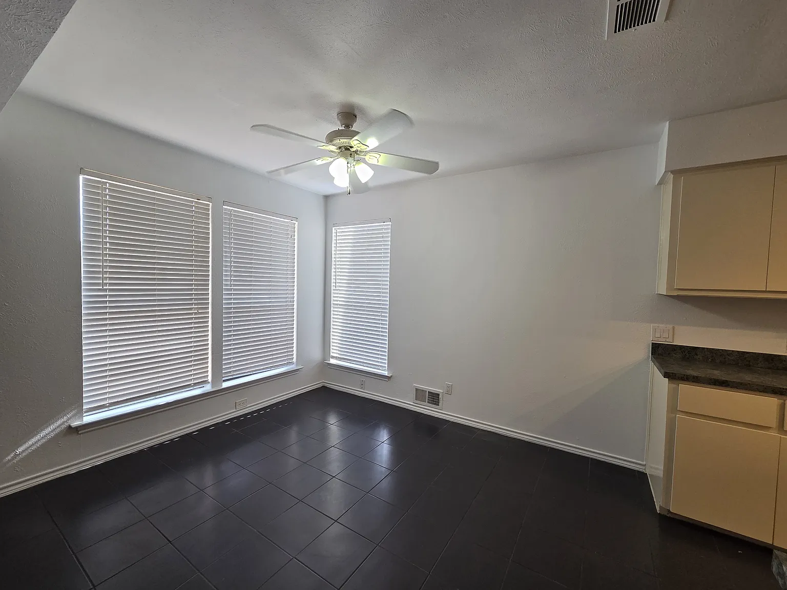 3 bed, 1710 sqft, $2,050 — Photo 4