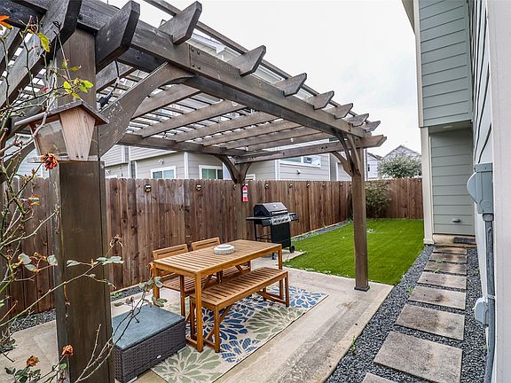 3rd image of 2306 Wipprecht St #2306