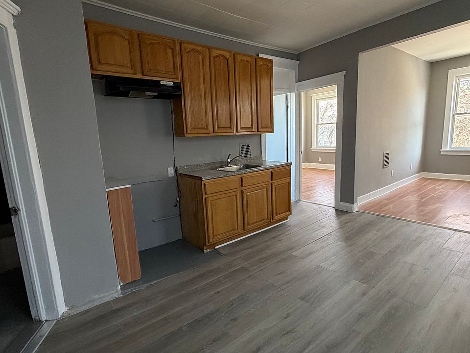 1st image of 312 Danforth Ave #4