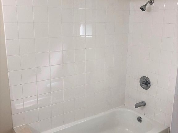 2nd image of 3281 Somerset Ave