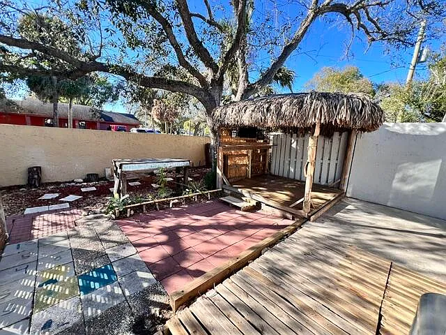 1 bed, 1.5 bath, 660 sqft, $1,275 — Photo 3
