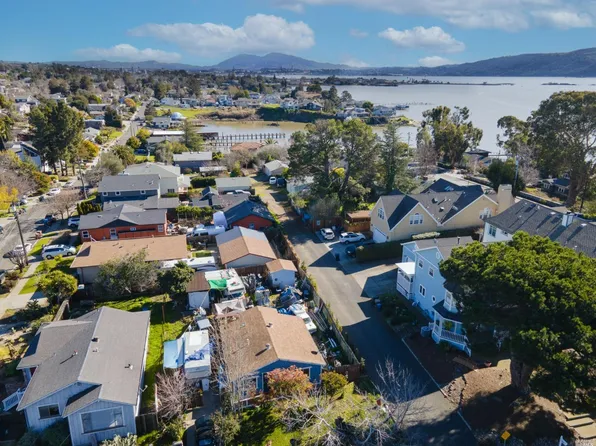 826 W 8th St, Benicia, CA 94510