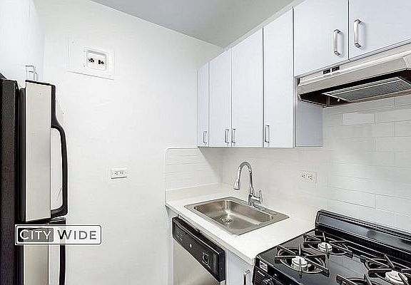 3rd image of 165 E 35th St APT 3H