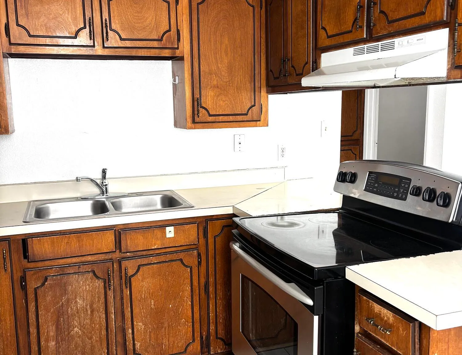 2 bed, 1.0 bath, 777 sqft, $900 — Photo 2