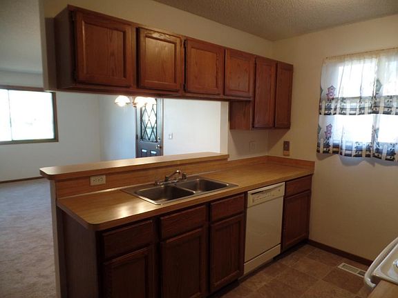 4th image of 2618 Brookdale Ln