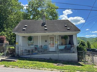 116 Reservoir St, Hinton, WV 25951