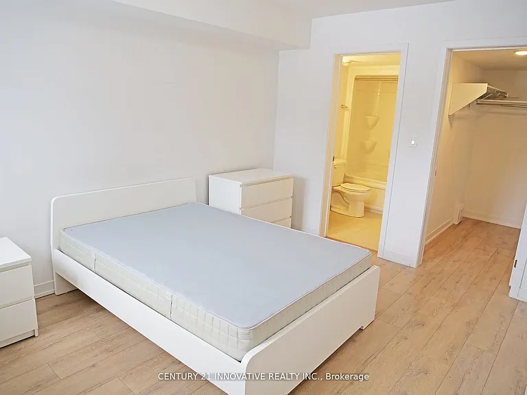 1720 Simcoe St N #16 — Photo 12