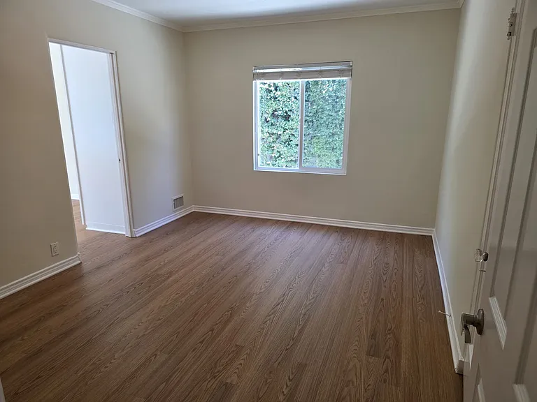 153 S Swall Dr — Photo 25