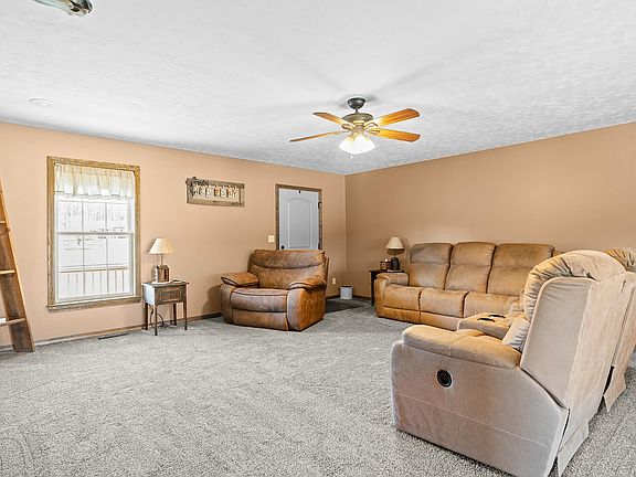 3rd image of 159 Oak Meadow Ln