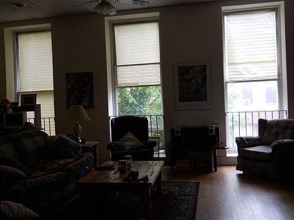 5th image of 76 N Paint St