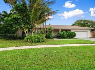 501 Lake Tree Dr, Weston, FL 33326