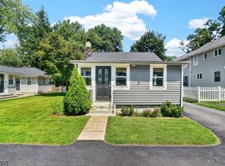 32 Merrie Trl, Denville, NJ 07834