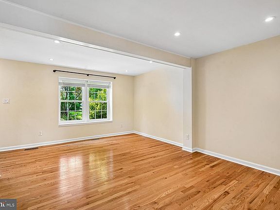 4th image of 12988 Augustus Ct