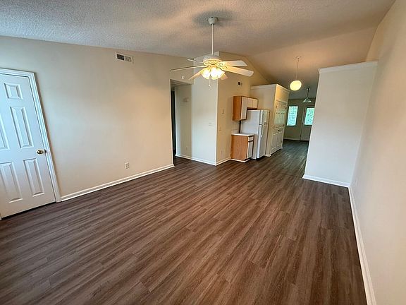 3rd image of 104 Benin Ct #B