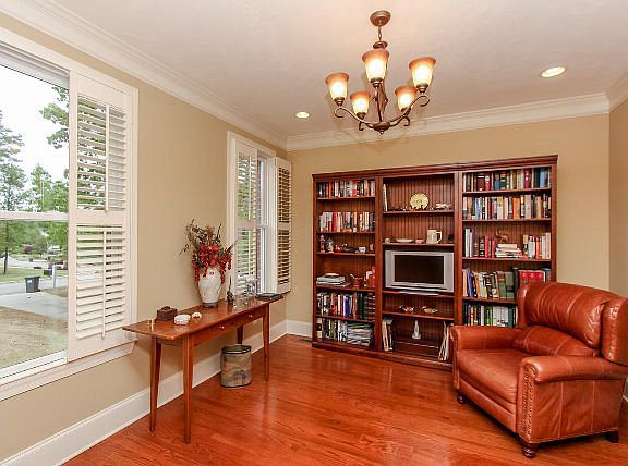 3rd image of 3515 Greenway Dr