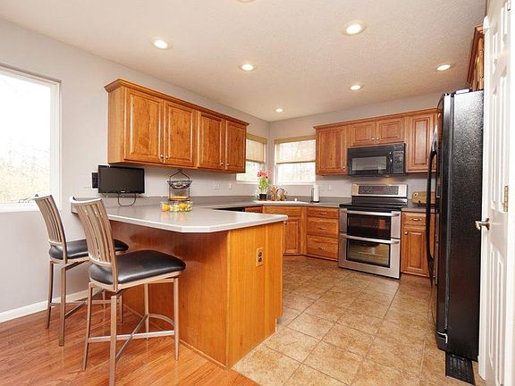 5th image of 176 Wyndham Dr