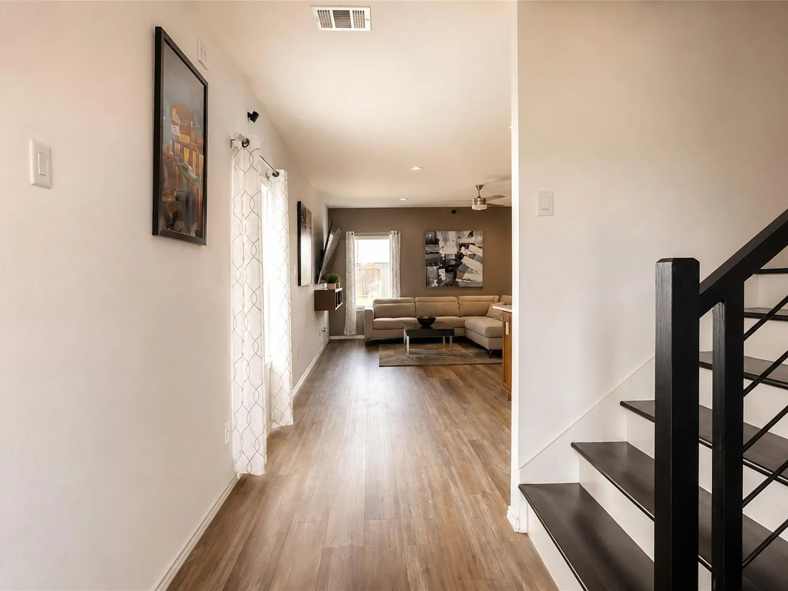 4 bed, 2.5 bath, 2308 sqft, $2,400 — Photo 4