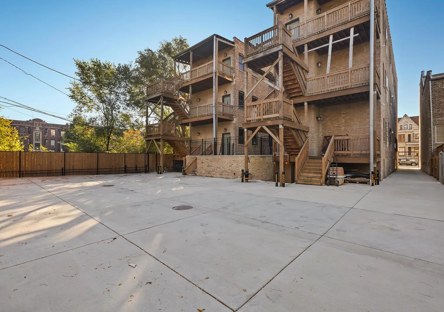 4 bed, 1873 sqft, $4,000 — Photo 2