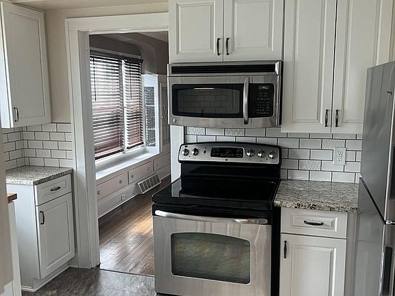 2nd image of 16914 Delaware Ave