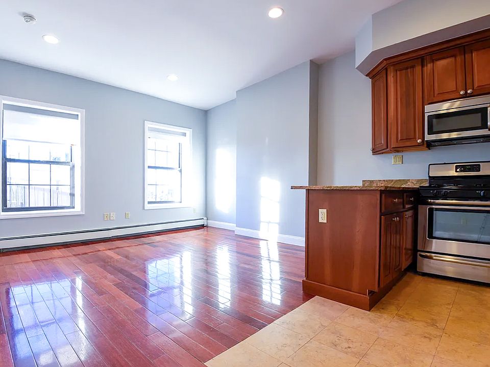 1st image of 606 Henry St #4