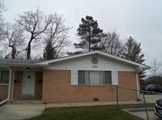 1396 Wing St APT 5, Elgin, IL 60123