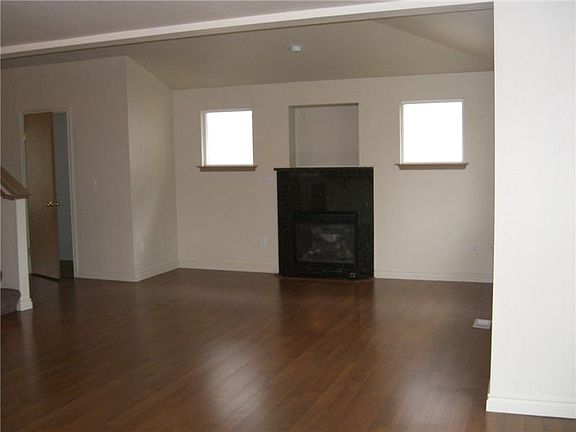 4th image of 9442 Fagan Ct NE