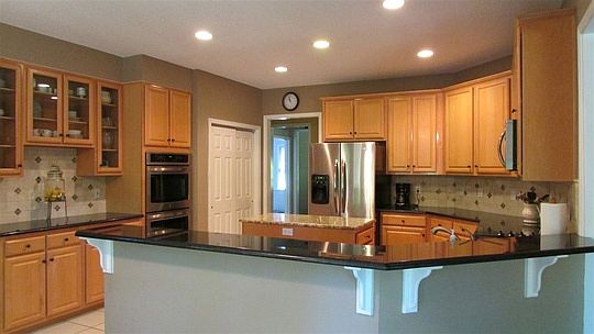 4th image of 106 Royal Crest Cir