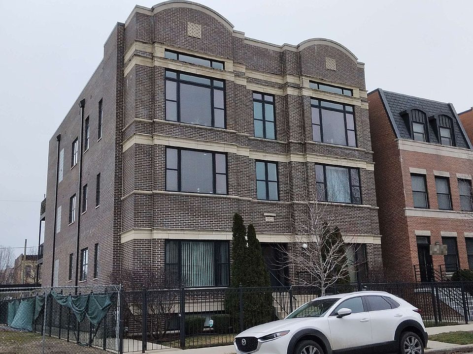 2nd image of 3323 S Prairie Ave